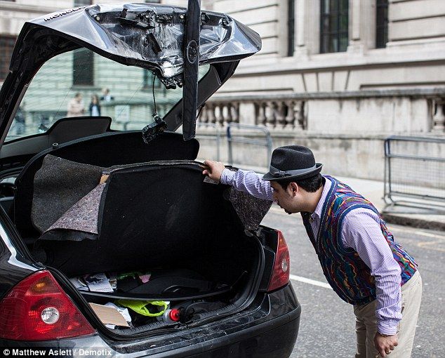 В Лондоне полиция взорвала неправильно припаркованный туристом автомобиль 