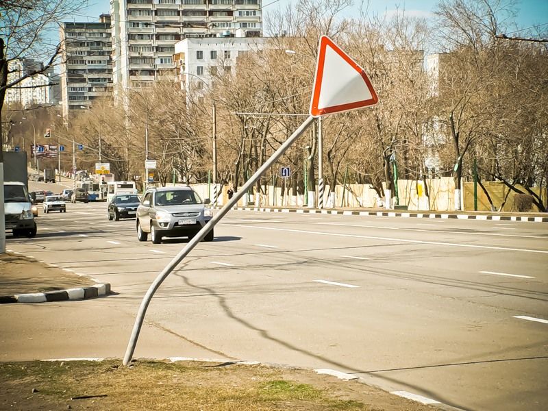 Автомобилист отсудил более 240 тыс. рублей за отсутствующий знак