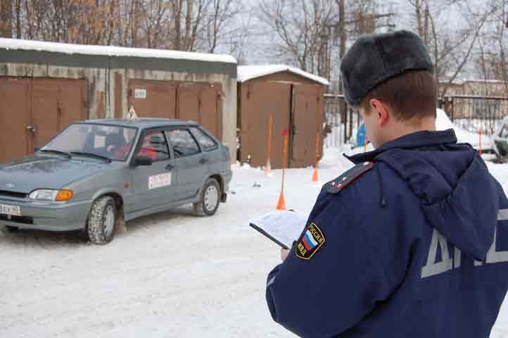 Российские эксперты поддержали идею выдавать водительские права с 16 лет