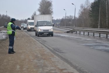 Псковская Госавтоинспекция продолжает массовые проверки водителей 