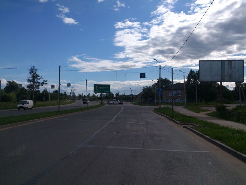 Знаки движения по полосам на перекрестке ул. Чудская – ул. Ижорского Батальона установлены -  Управление городского хозяйства
