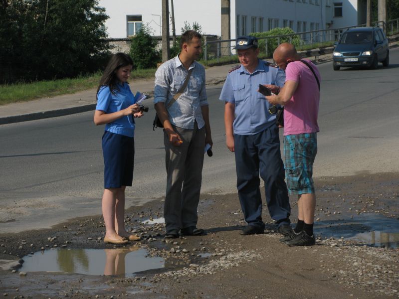 Городская прокуратура проверила состояние улично-дорожной сети г. Пскова