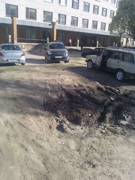 Активист «Убитых дорог» обратился к губернатору с просьбой обустроить парковку около поликлиники №3