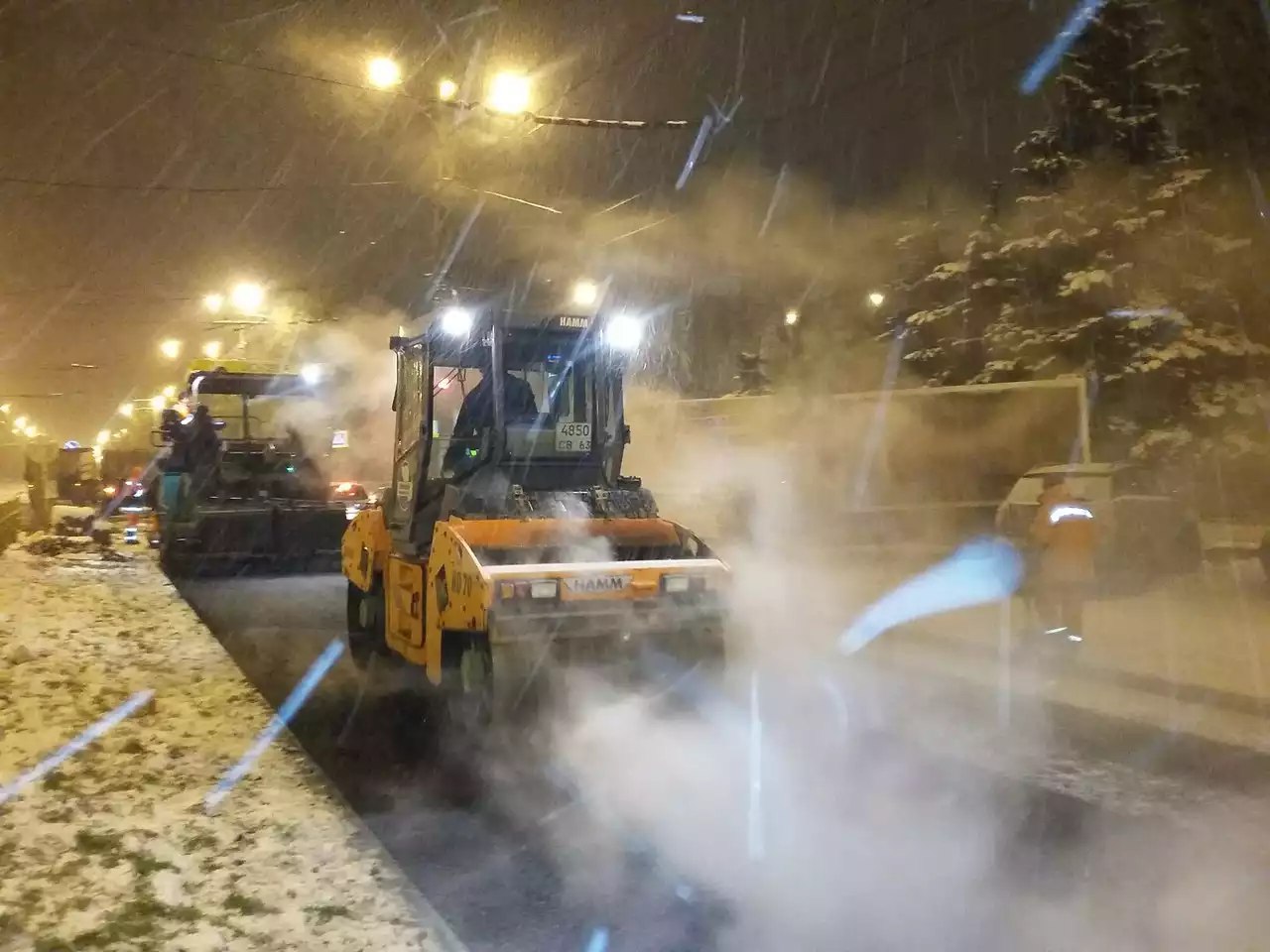 В Тольятти подрядчику, укладывавшему асфальт в снег, направлена претензия только за нарушение сроков выполнения работ