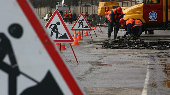 Путин подписал закон о штрафах за нарушения при ремонте дорог