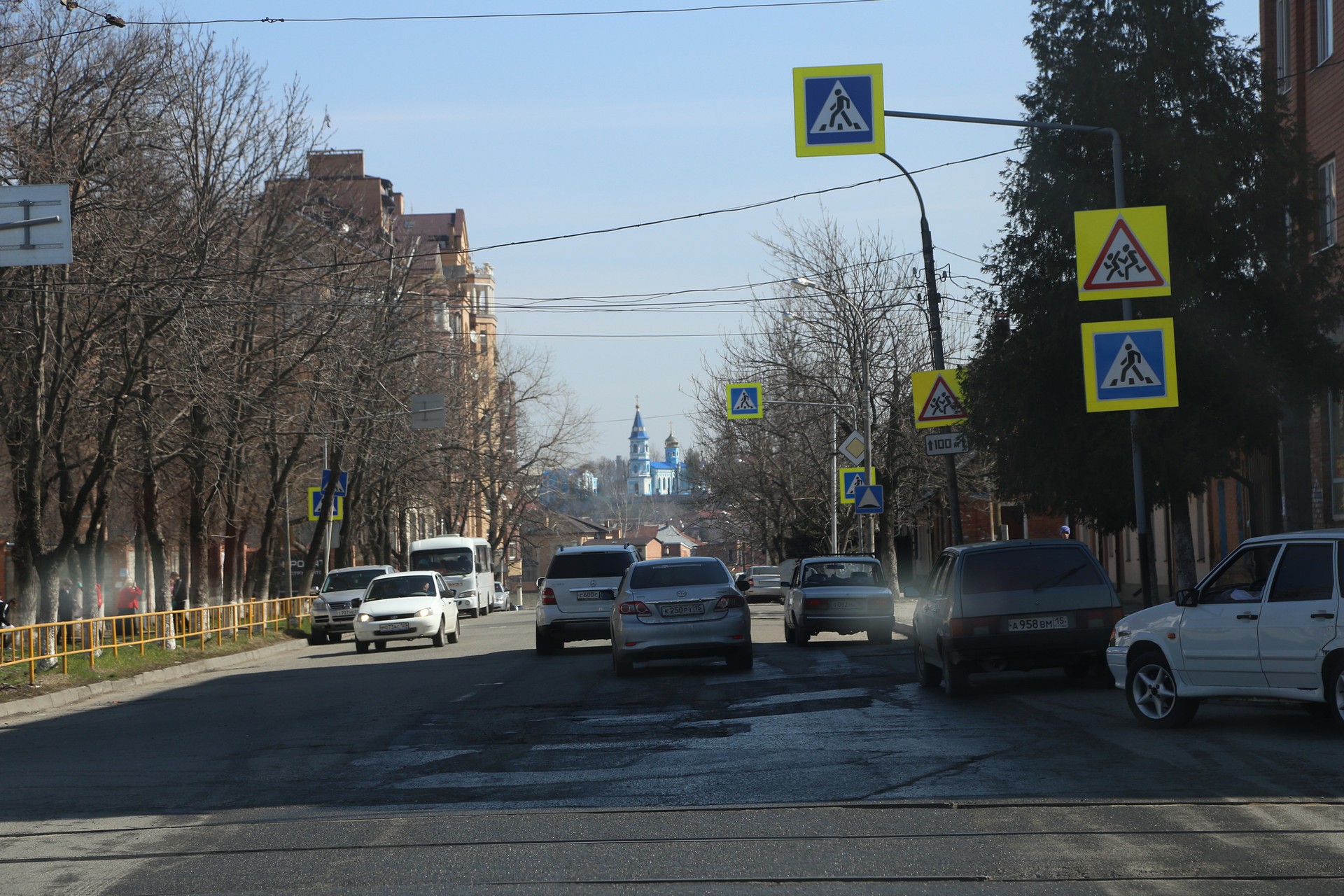 Проверка обустройства дорог около школ во Владикавказе
