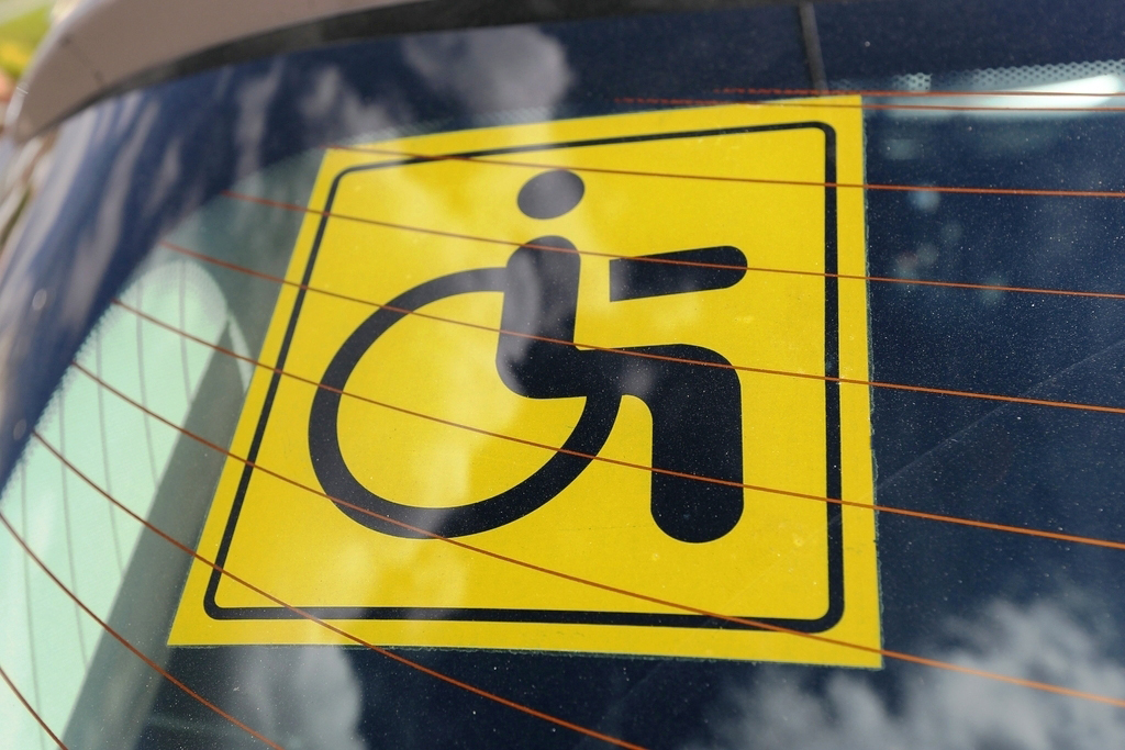 Поправки в Правила дорожного движения изменят условия парковки для инвалидов