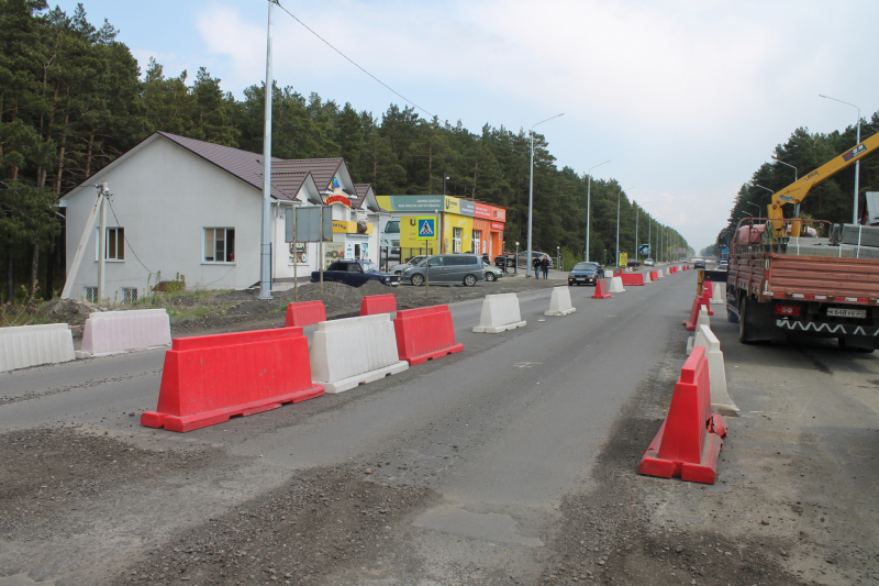 При ремонте дороги в Бийске подрядчик не обеспечил безопасность водителей и пешеходов
