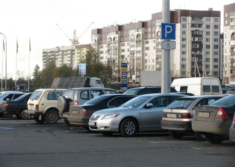 В эту субботу активисты «Убитых дорог Пскова» проверят парковки у медицинских учреждений и крупных ТК