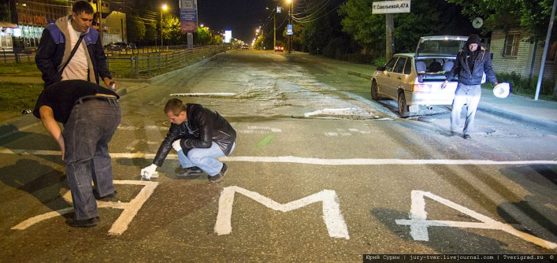 Ночью ямы в Твери раскрасили, а на пешеходных переходах нарисовали зебр