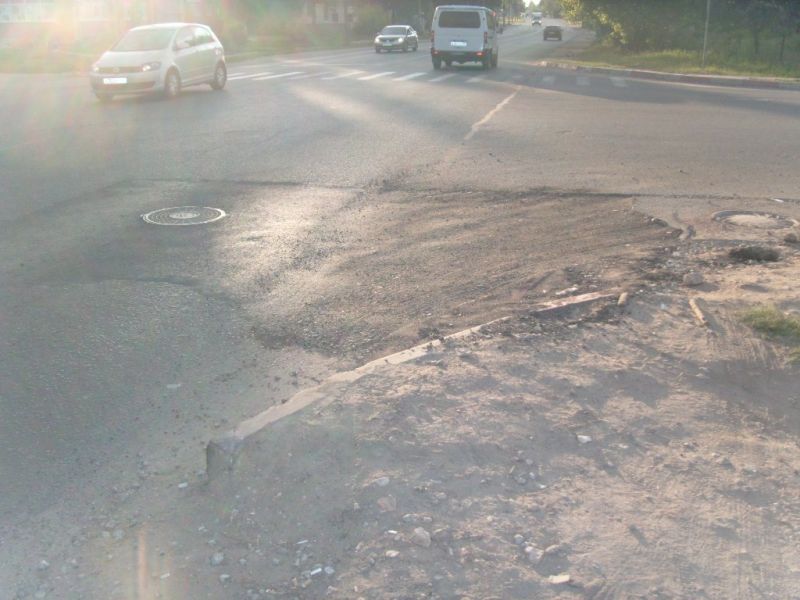 Дорожное покрытие проезжей части на перекрестке ул. Л. Поземского - Алмазная  планируется полноценно восстановить