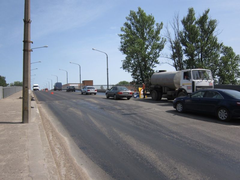 В часы пик дорожные работы на мостах и магистралях Пскова будут приостанавливаться