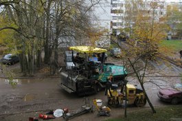 На сегодняшний день завершен ремонт 31 дворовой территории, из них окончательно приняты 5