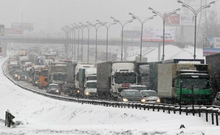 Глава МЧС России раскритиковал работу дорожных служб на трассе М-10