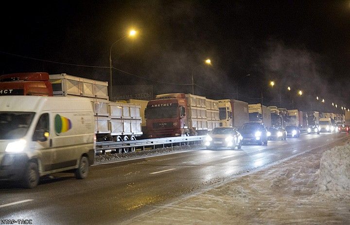 Генеральная прокуратура России проводит проверку в связи с пробками на федеральной трассе М-10 «Россия»