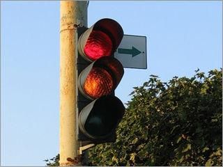 Правый поворот на красный свет разрешат на шести перекрестках Москвы