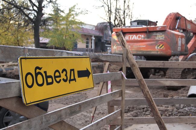 Ремонт канализации на ул. Максима Горького продолжается