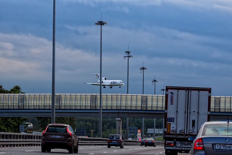 К московским аэропортам построят платные дороги