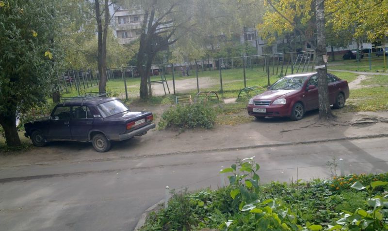 Псковские полицейские вновь смогут штрафовать за парковку на зеленых зонах