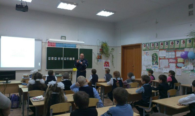 Акция по безопасности дорожного движения прошла в школе в дер. Карамышево