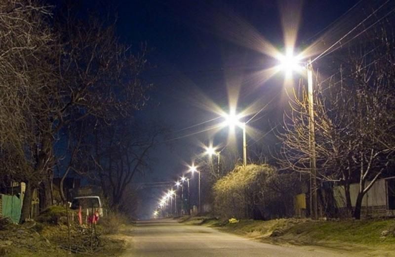 «Убитые дороги» в Великих Луках провели исследование уровня освещенности городских улиц 