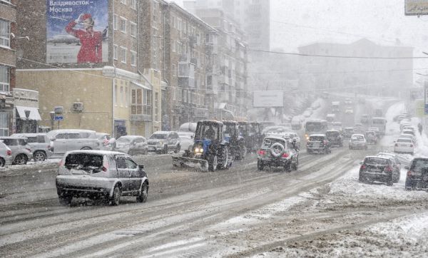 Во Владивостоке на чиновников завели дело за неубранный снег 