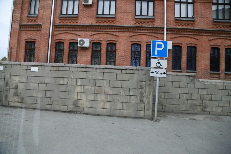 Организация парковки у медицинских учреждений Барнаула