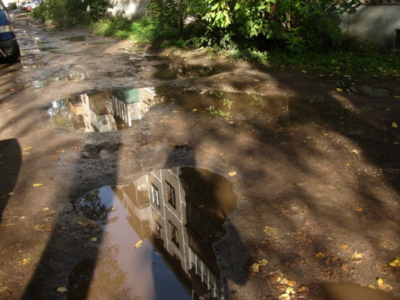 До 30 сентября во дворах Пскова проведут ямочный ремонт