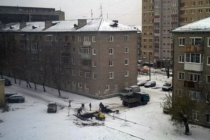 Неравнодушные жители Кирова отправили фотографии укладки асфальта в снег юристам