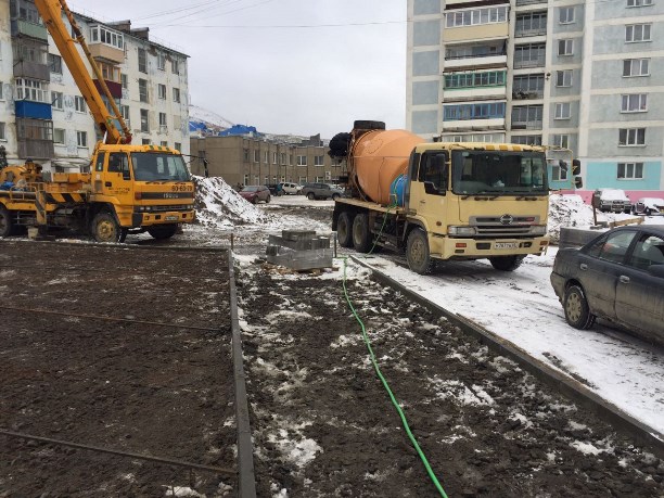 Дорожные работы, проведенные в снег, в Холмске на ул. Пионерской не приняты и не оплачены
