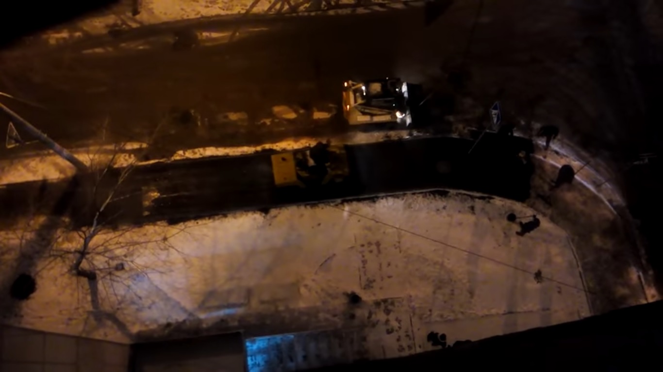 Даже суровые челябинские дороги нельзя ремонтировать в снег