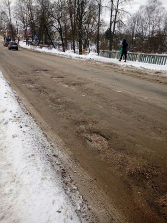 Ямочный ремонт, проведенный в снег, на Смоленском мосту в Вязьме был проведен с нарушениями и не оплачивался