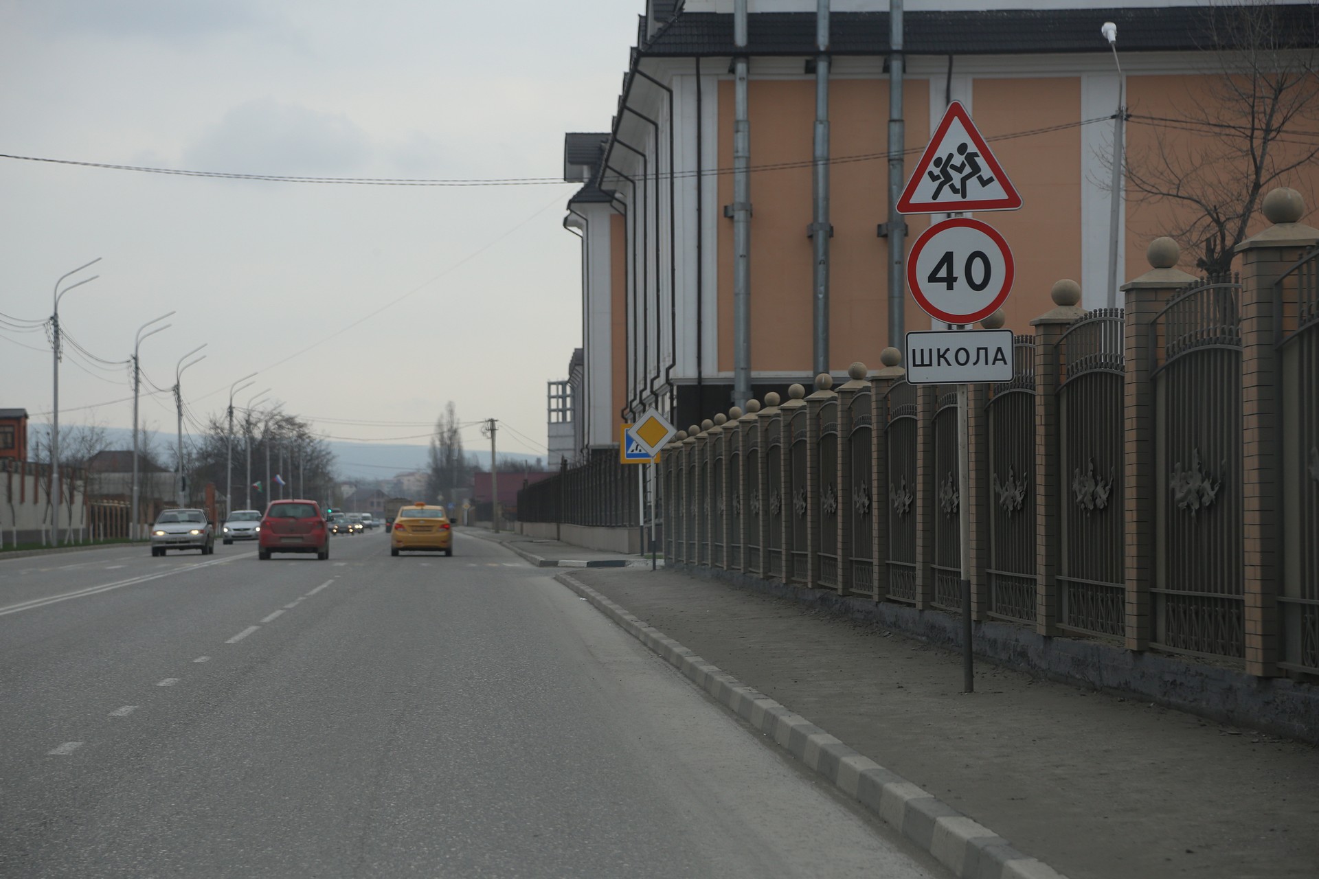 Проверка дорог возле школ в Грозном
