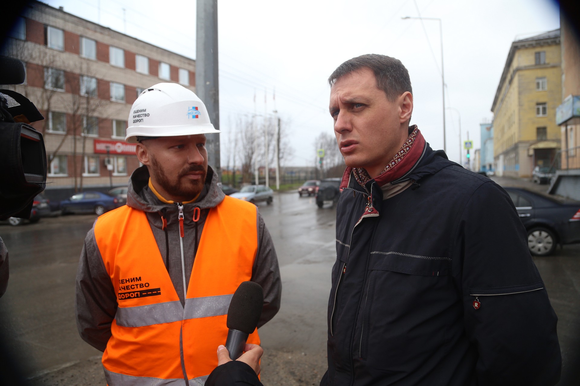 Мурманск встретил дорожную инспекцию грязными дорогами
