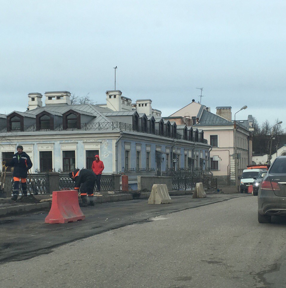 До 1 декабря 2017 года в Пскове отремонтируют покрытие на Советском и Ольгинском мостах
