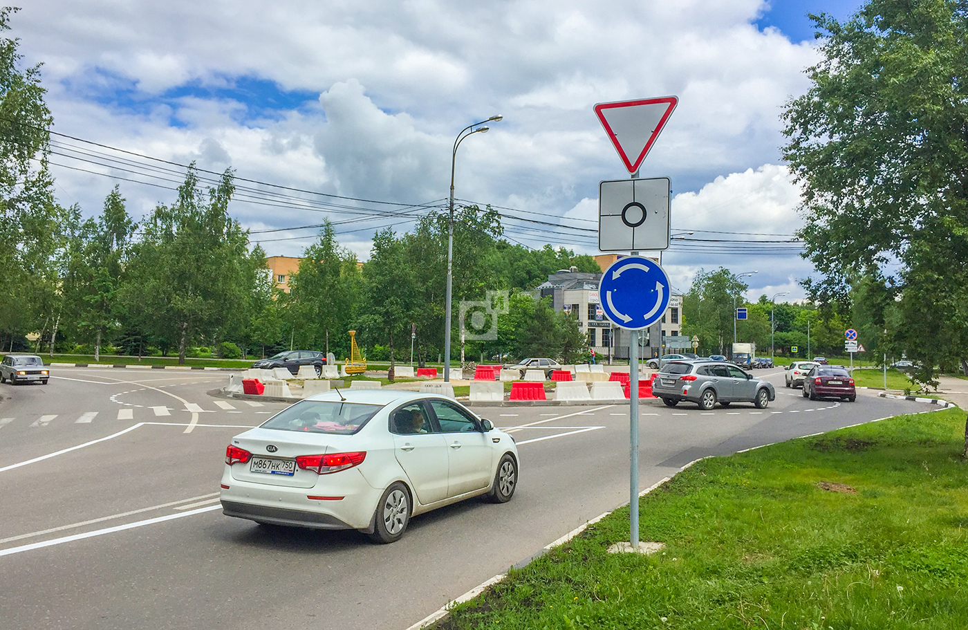 МВД предлагает изменить правила проезда перекрестков с круговым движением