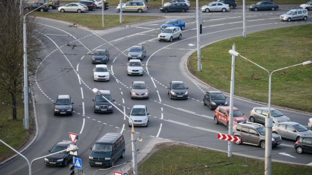 Установлены единые правила проезда перекрестков с круговым движением