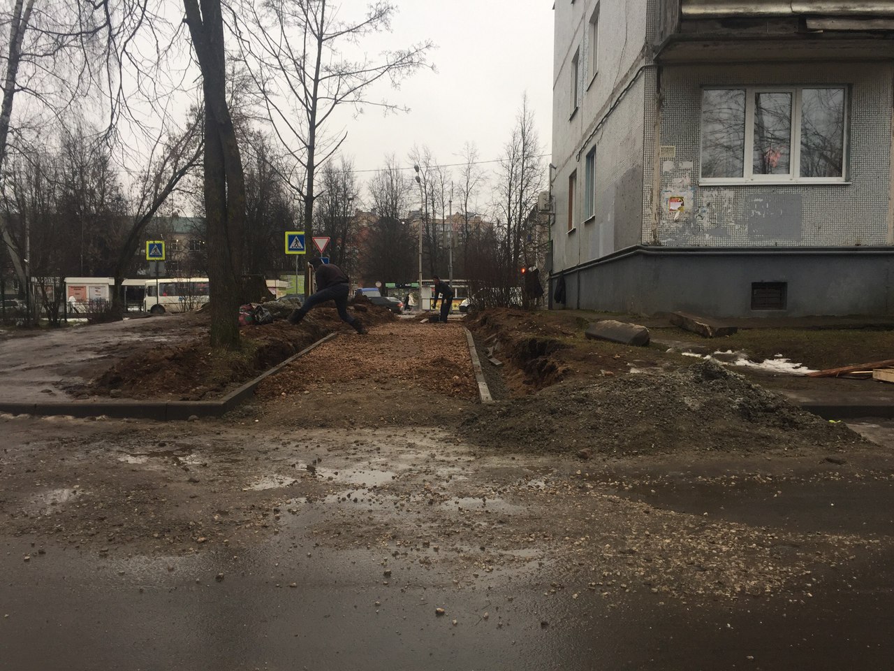 Начальник УГХ Алексей Захаров оштрафован на 20 тыс. рублей за продление сроков контракта по ремонту дворов