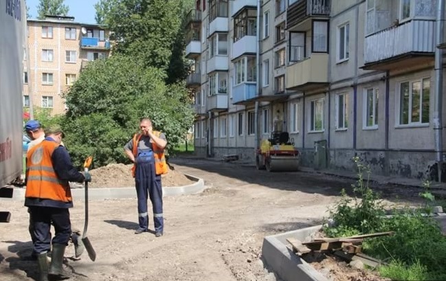 На ремонт псковских дворов нужны миллиарды рублей - Цецерский