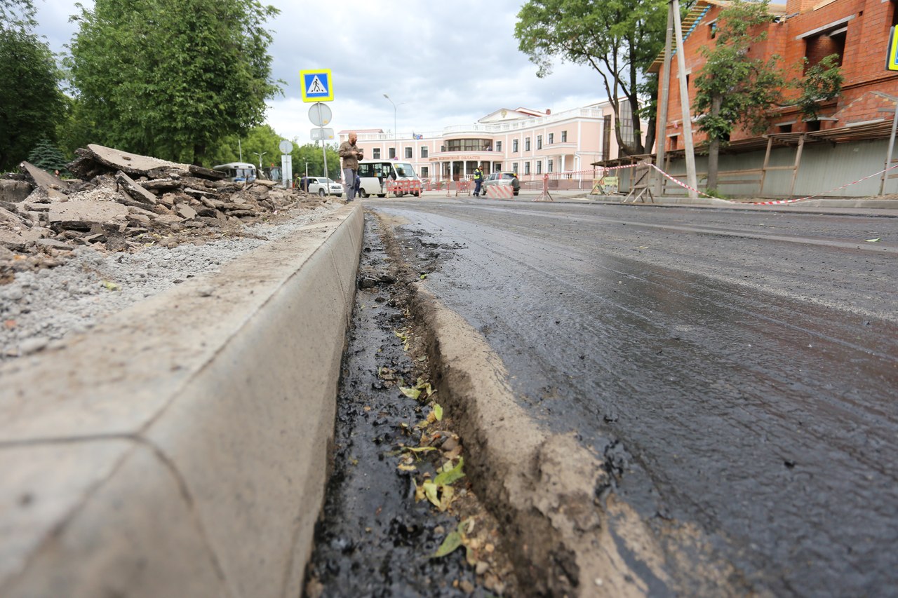 УГХ г. Пскова снова не уследило за подрядчиком, ремонтирующим дорогу с нарушениями