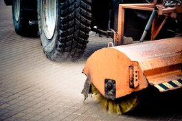 Власти Пскова расторгли контракт с подрядной организацией, занимавшейся содержанием улиц центра и Завеличья