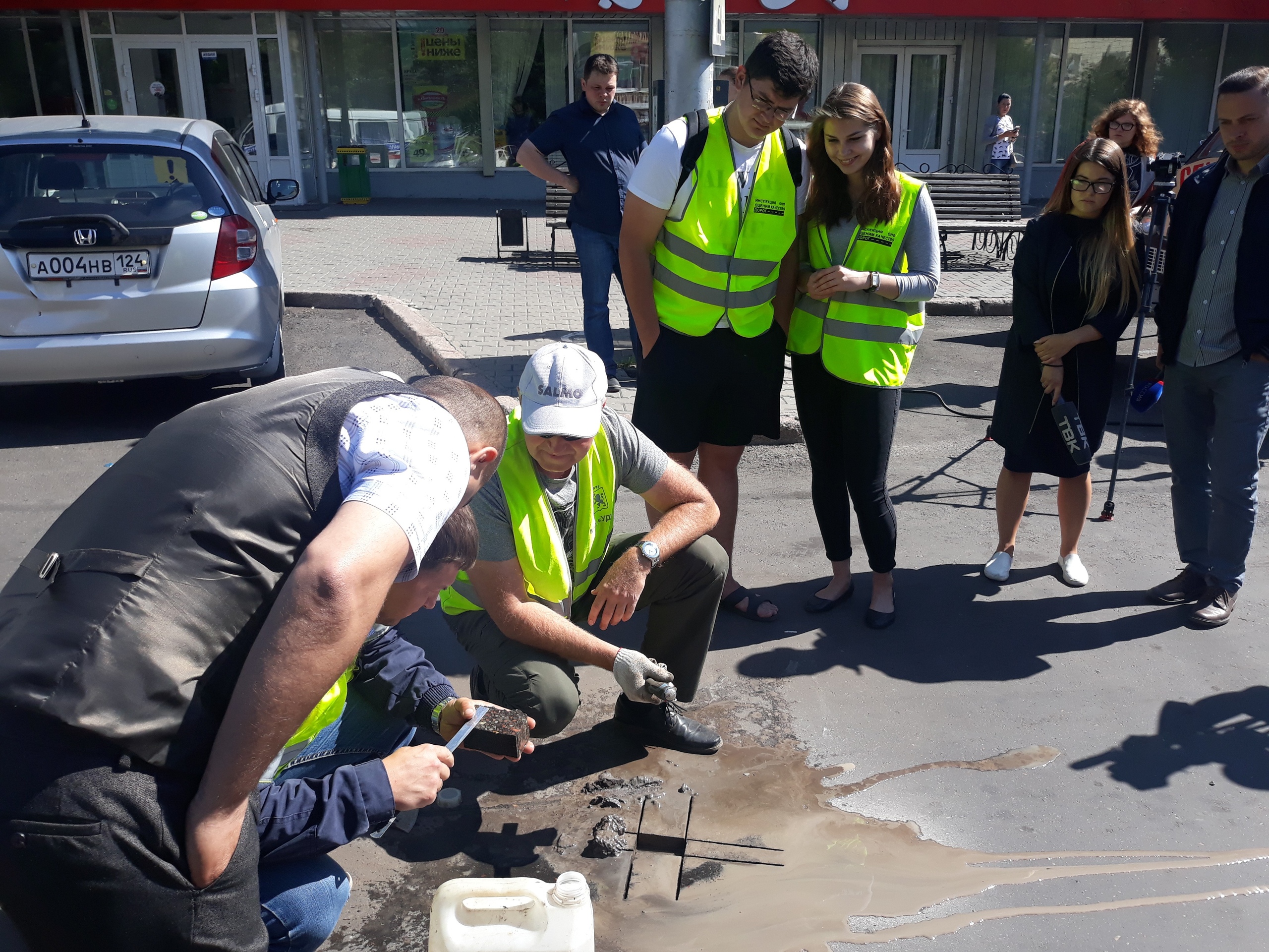Активисты ОНФ оценили качество дорожного ремонта на улице Парижской коммуны в Красноярске