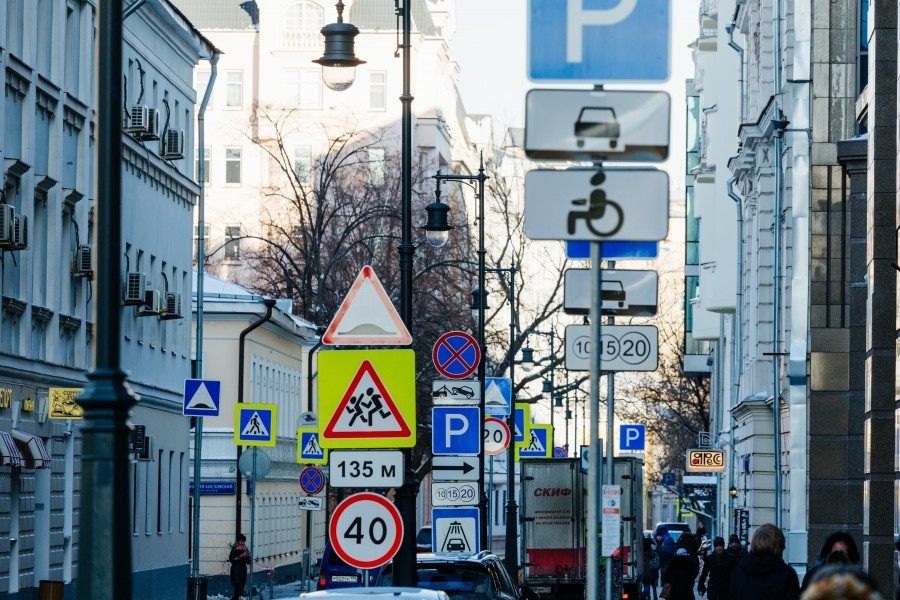 Уменьшенные дорожные знаки появятся в России